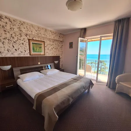 With Private Parking And Breakfast,seaview Villa