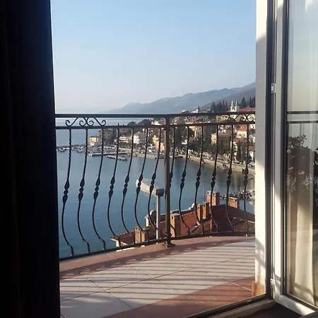 With Private Parking And Breakfast,seaview Vila